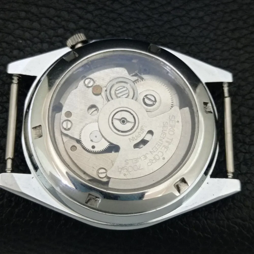 Vintage 1974 Seiko Automatic Mens Silver Watch W/daydate & Silver accents